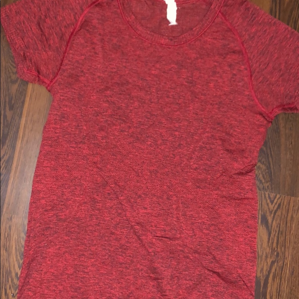 lululemon heathered red short sleeve shirt